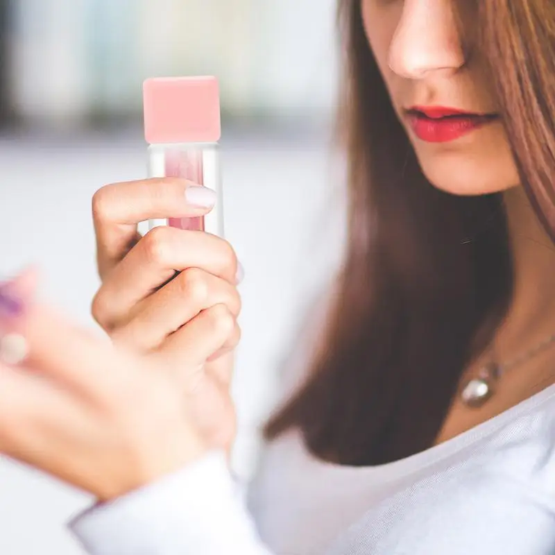 Bálsamo potenciador de labios, nutritivo, no pegajoso, cuidado de los labios, aceite nutritivo brillante, bálsamo labial de color hidratante al instante