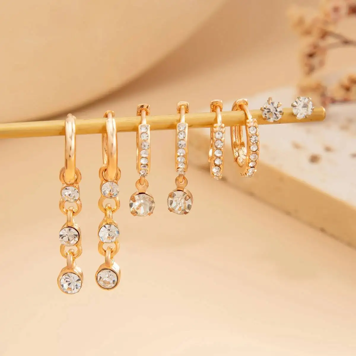 

Ingemark 2025 New Luxury rhinestone Tassel Chain Hanging Clip Earrings for Women Exquisite Gold Color Ear Clip Wedding Jewelry