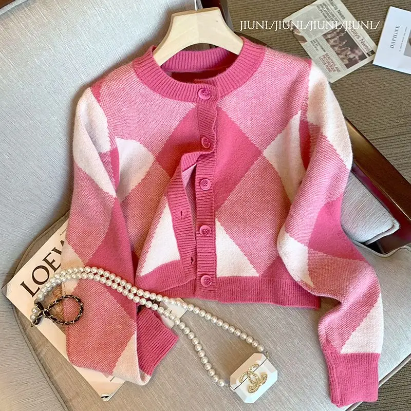 

Pink Sweet Checkered Knitted Cardigan Top For Women's 2024 Spring And Autumn New Fashion Style Short Sweater