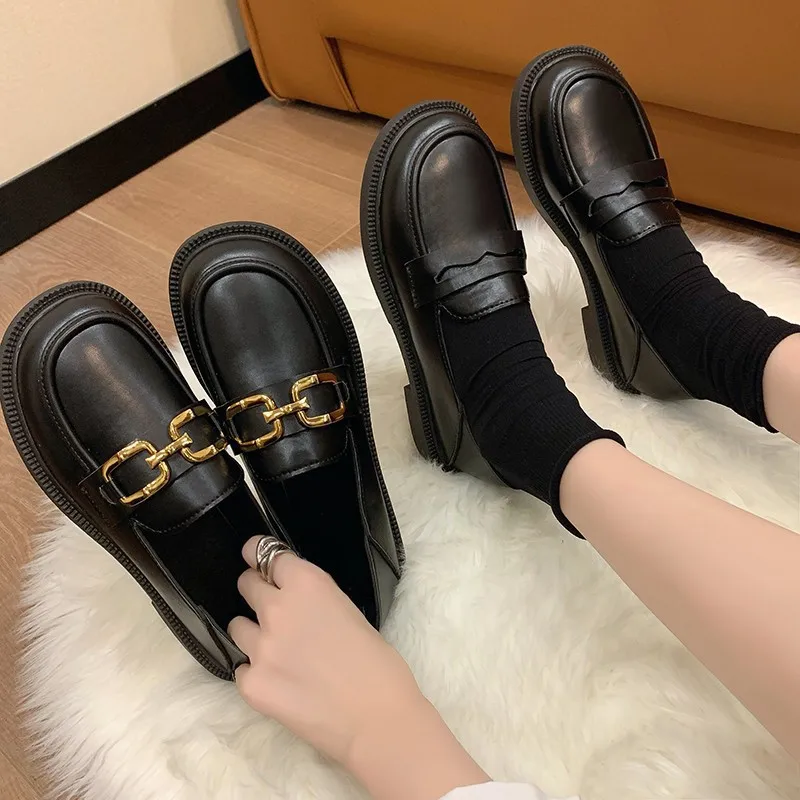 Modische Marken-Damenschuhe Neue Flache Schuhe Wasserdichte Plateauschuhe im Britischen Stil Leder-Halbschuhe Arbeitsloafer