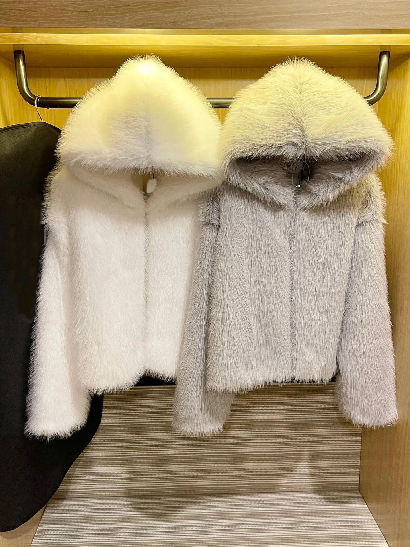 Women's Clothing Simple hooded fur coatAutumn Winter New 101165