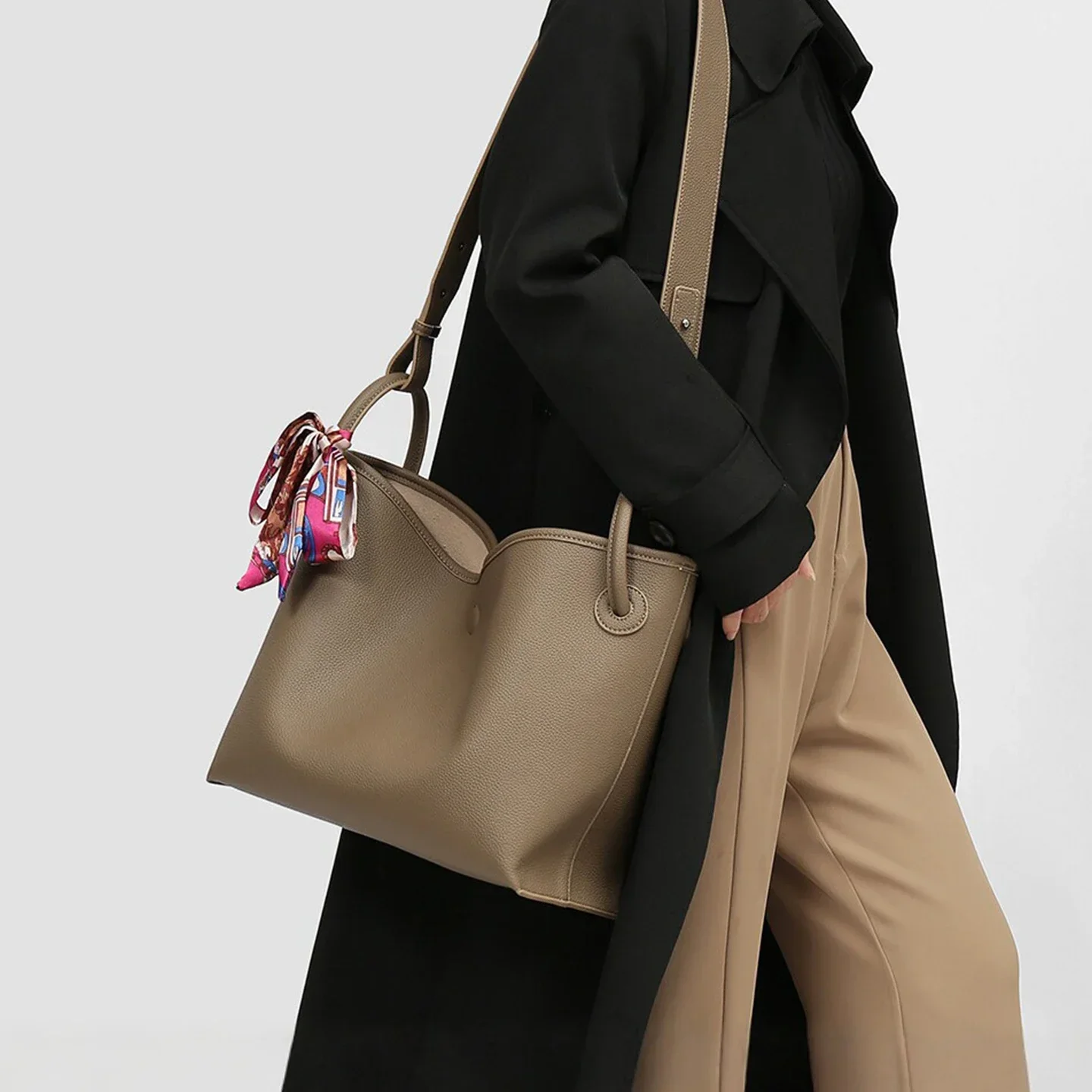 Sac à main de luxe léger pour femmes en cuir PU, couleur unie, 2 en 1, sac à bandoulière et sac à main avec pochette intérieure amovible.