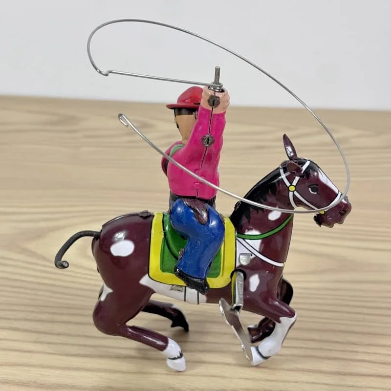 [Funny] Adult Collection Retro Wind up toy Metal Tin knight on horse cowboy with whip Mechanical Clockwork toy figure kids gift