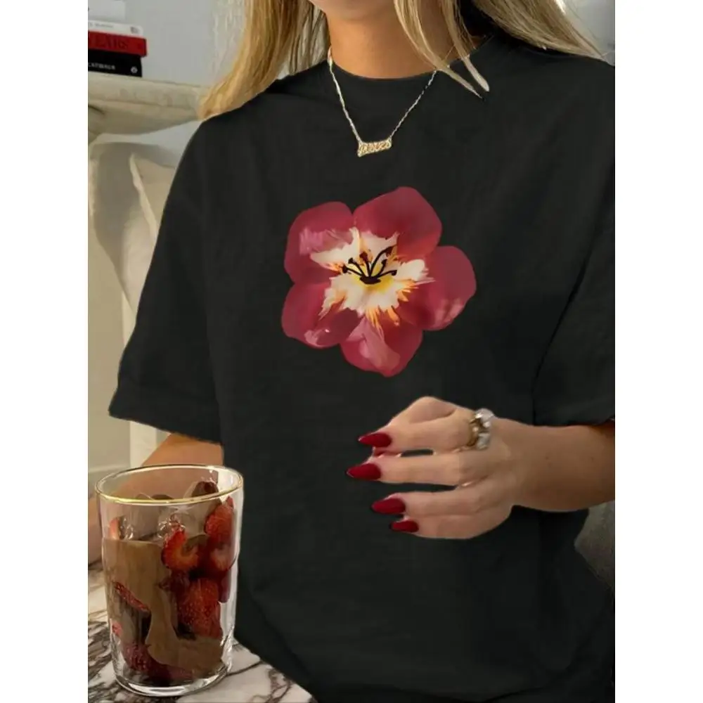 

Stylish T - Shirt Featuring a Beautiful Flower Motif, Ideal for Effortless Fashion