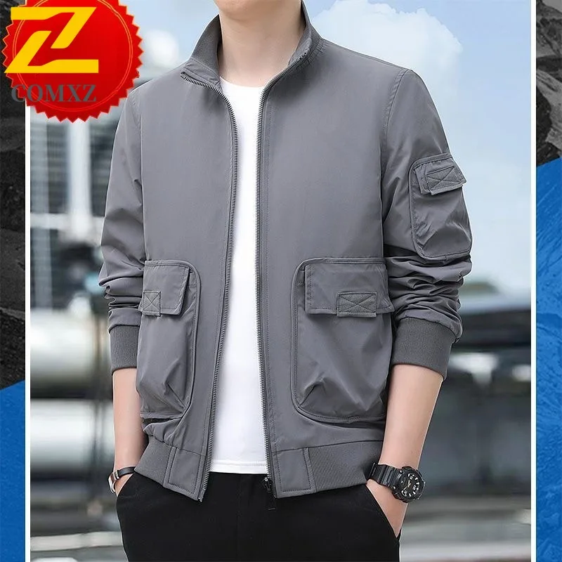 

COMXZ 2025 Мужская куртка Высокая мода для пешего туризма, кемпинга, путешествий, ветровка с несколькими карманами, куртки для приключений, дышащая верхняя одежда