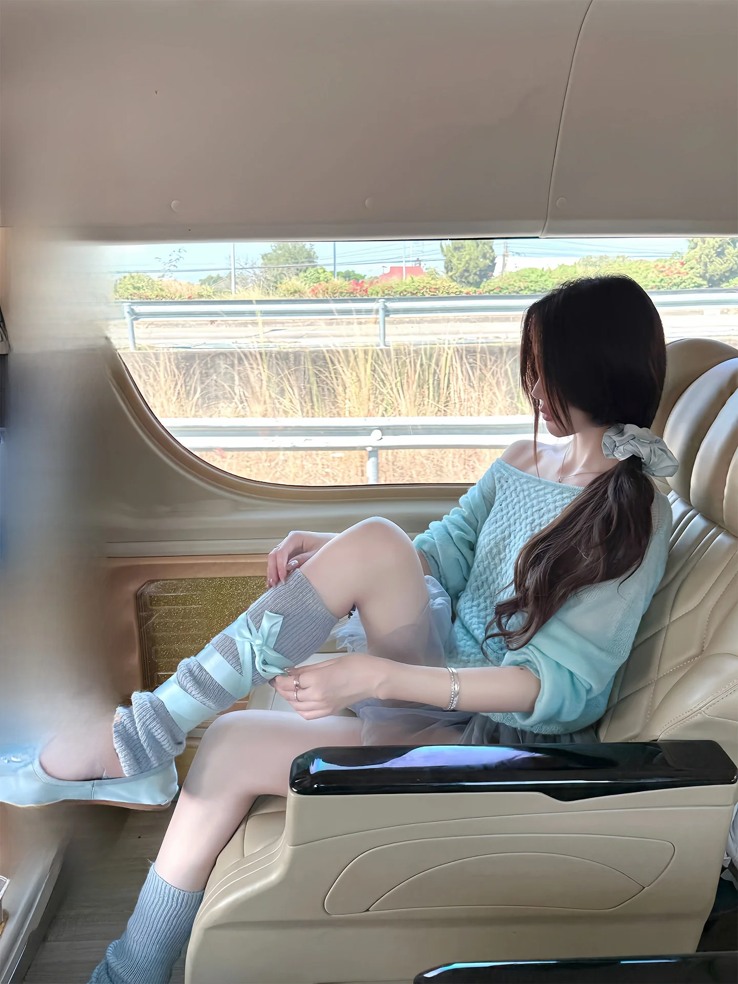 

Spring Girl Soft Loose Fit Lightweight Knitted Sweater Women's round Ne Camere Wool Blend Comfortable Breathable Top