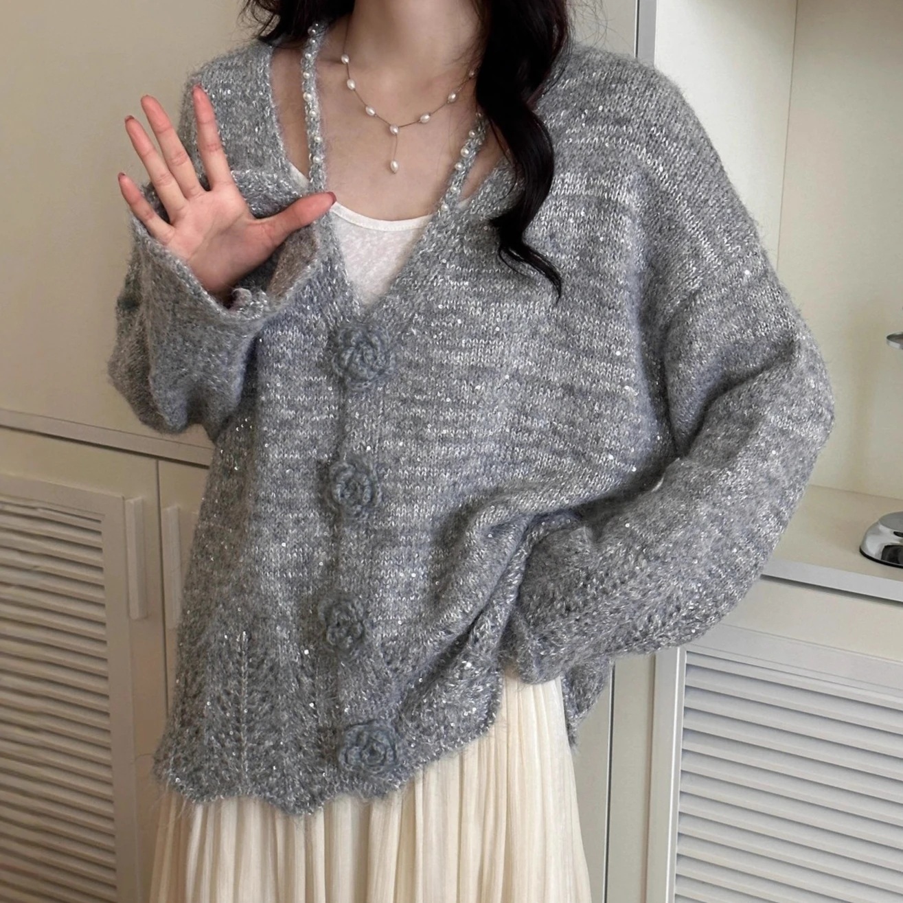 

Women Knitted Cardigan Casual Sequin Sweaters 3D Flower Beading Long Sleeves Loose Fit Thick Open Stitch Office Lady 2025 Autumn