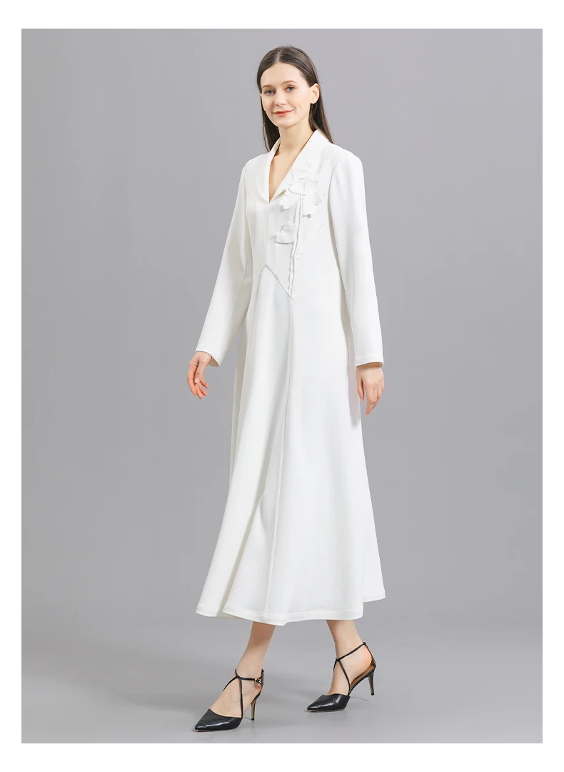 

Silk 60m/m Heavy White Shawl Collar Long Sleeve Embroidered Three-dimensional Decoration Large Swing Woman Dress AE1268