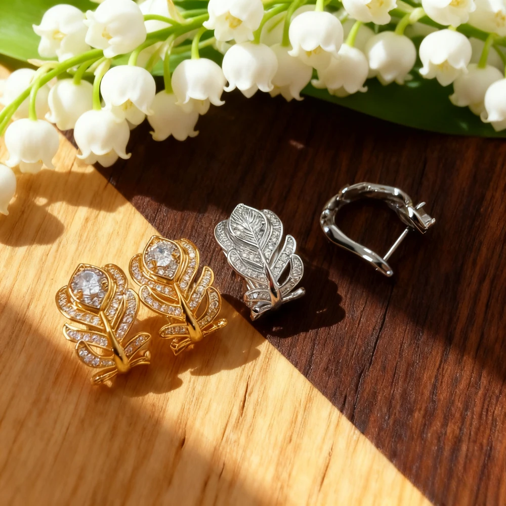 

Модные аксессуары 2025 года. Новые женские уши с циркониевыми перьями во французском стиле, романтические для банкетов и вечеринок, праздничные подарки.