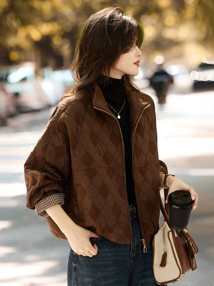 

Корейская короткая стеганая куртка для женщин с воротником-стойкой, повседневная, на молнии, с ромбовидным узором, осенне-зимняя новинка, приталенная, для похудения.