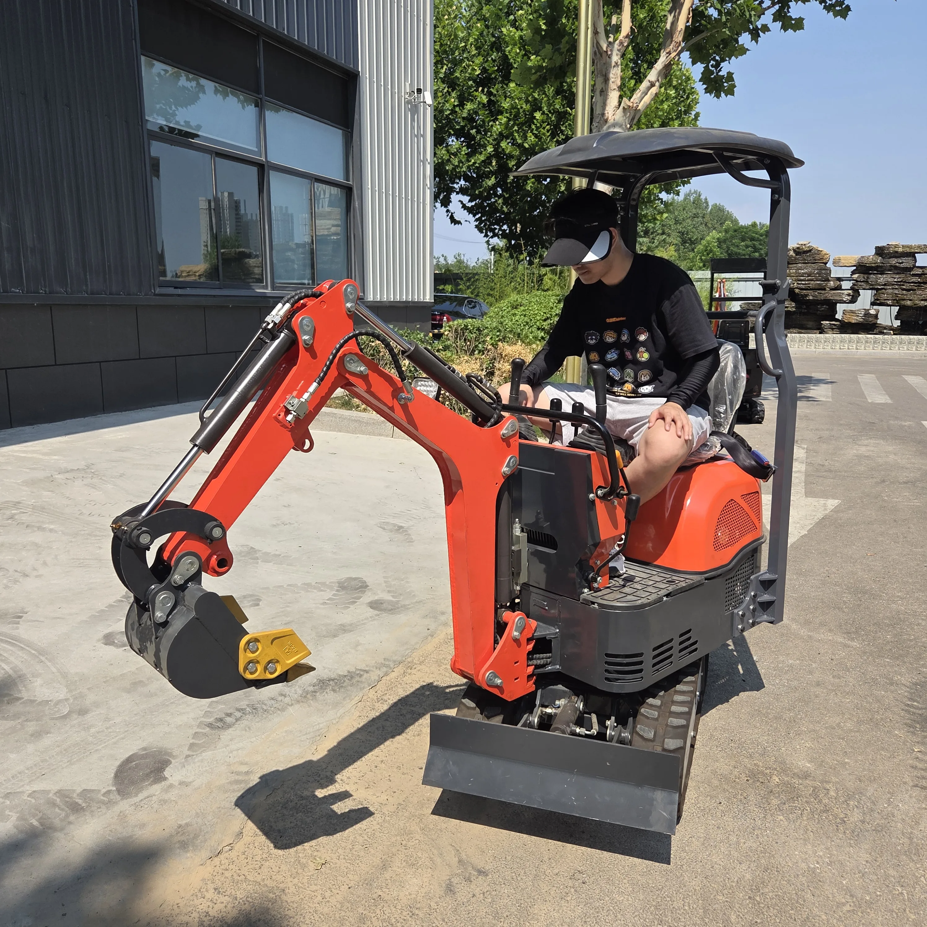 ZNW - 08 Compact Home Mini Excavator, 2.2Km/h Travel Speed, 1300mm Digging Depth for Yard & Small Construction Projects