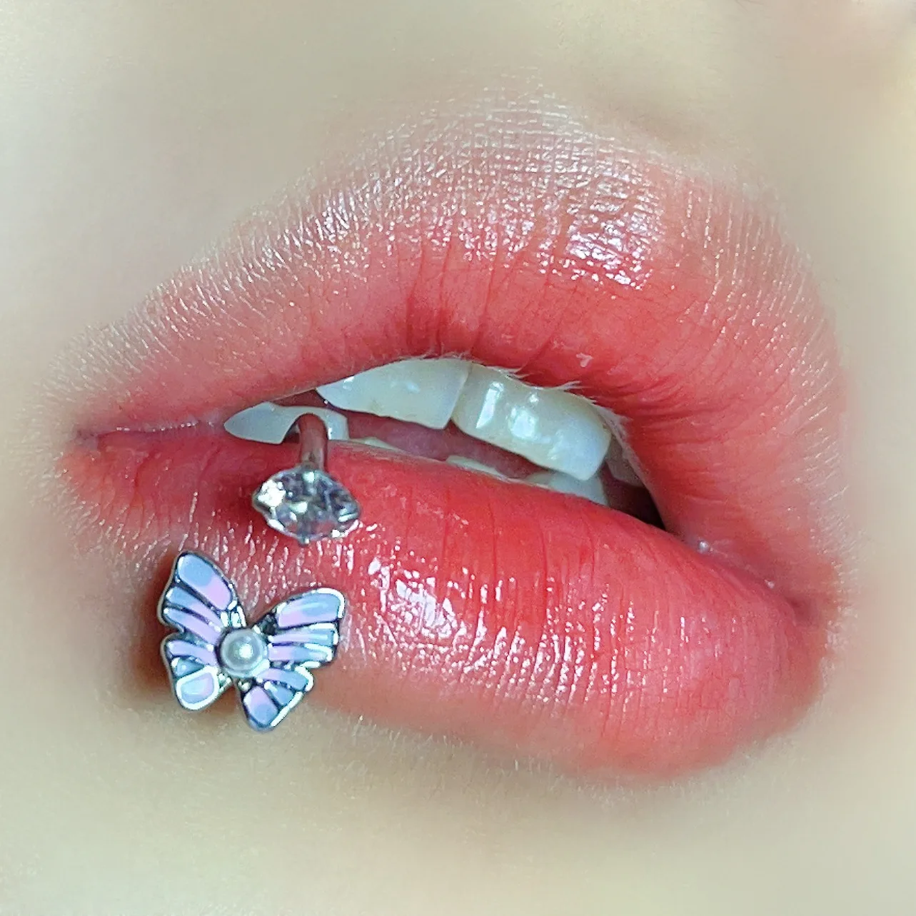 piercing-labial-de-10-dentes-com-perola-graduada-e-zirconia-cravejada-design-gota-de-Oleo-super-brilhante-joia-de-moda