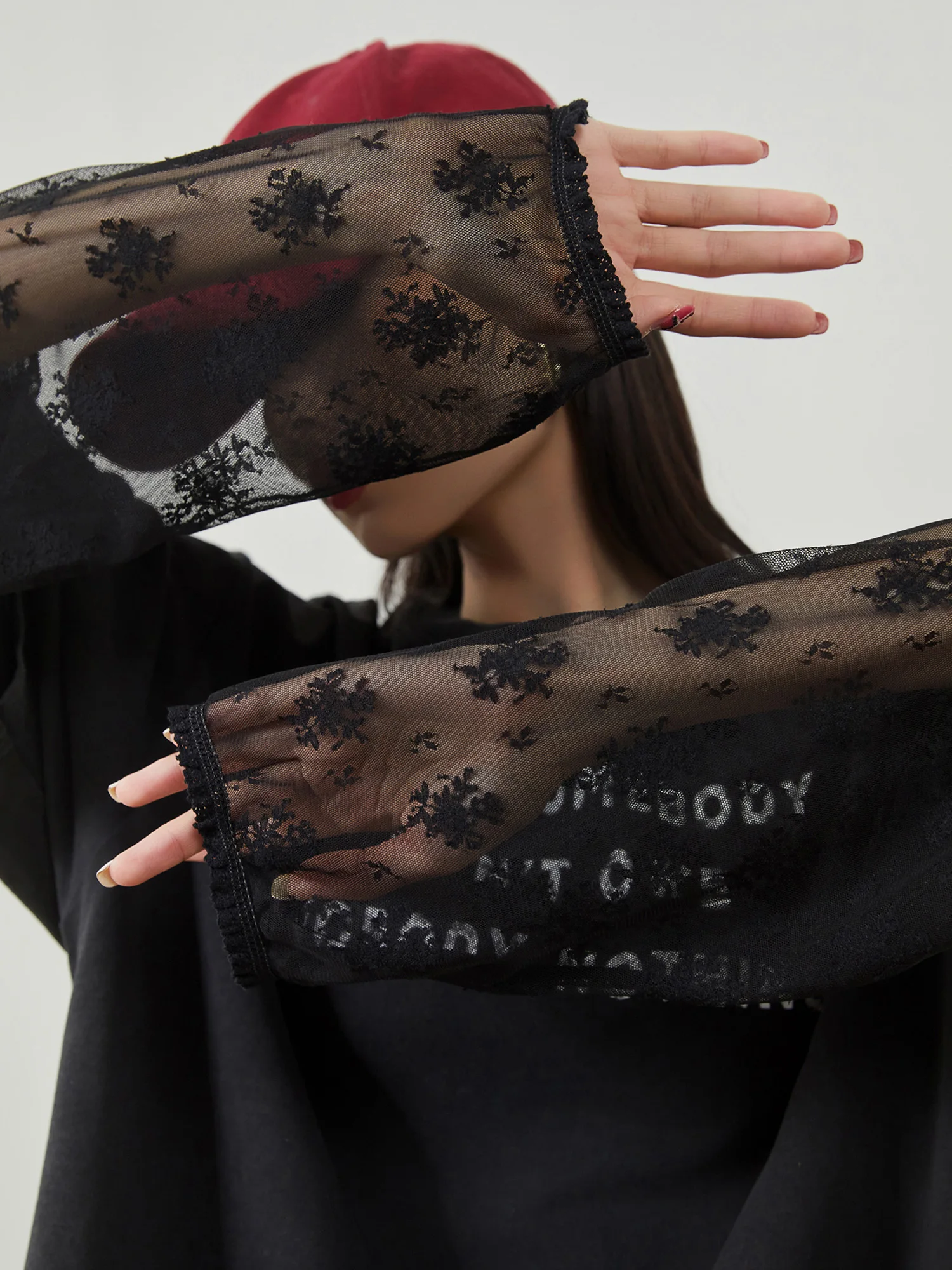 

Loose Lace Sve Letter Print Long Sve T-irt Women's Casual Sle Spring New Arrival Base irt Top in Bla Color