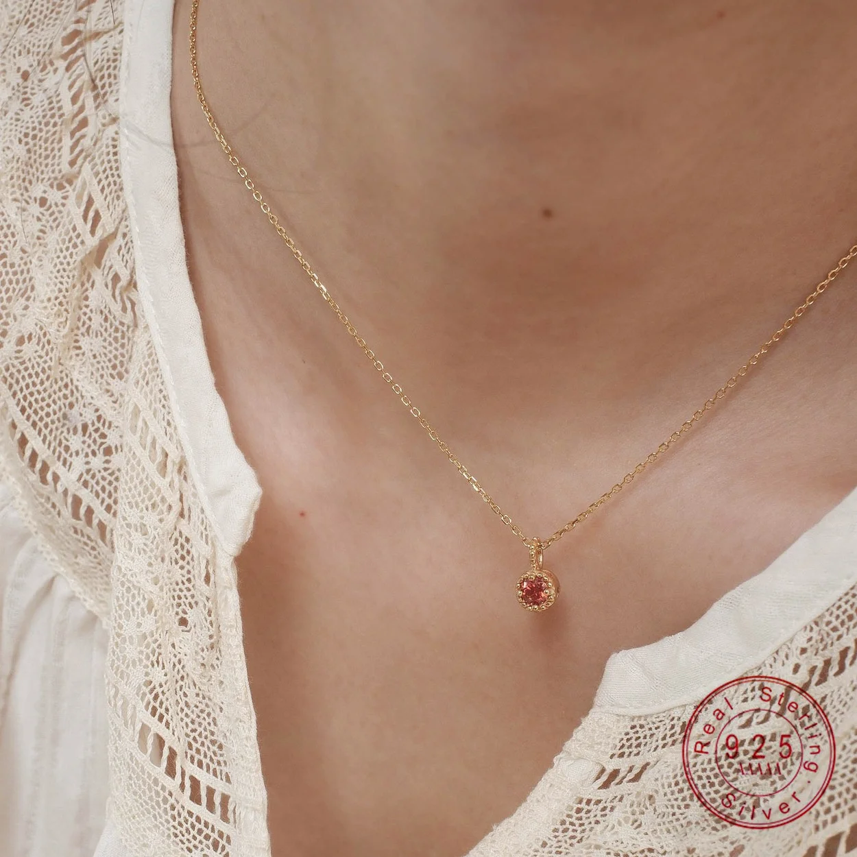 

S925 Sterling Silver Plated 18K Gold Simple Retro Red Zircon Pendant Necklace for Women Temperament Jewelry