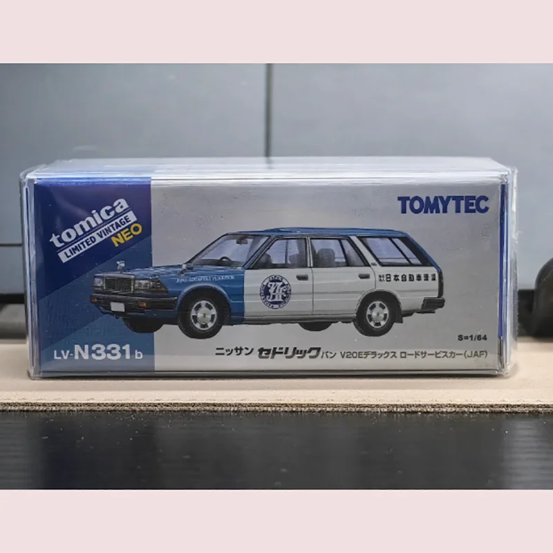 

TOMY LV-N244b - 1:64 scale alloy car model, Gloria V20E wagon