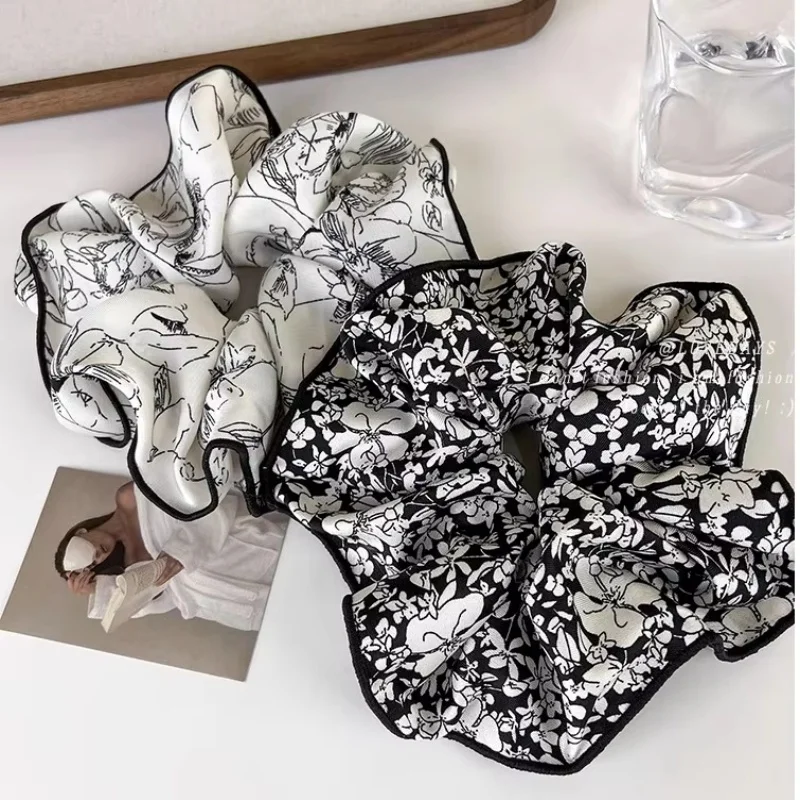 

New classic retro black and white floral bow streamer large intestine circle Sweet and versatile hair ring hair accessories