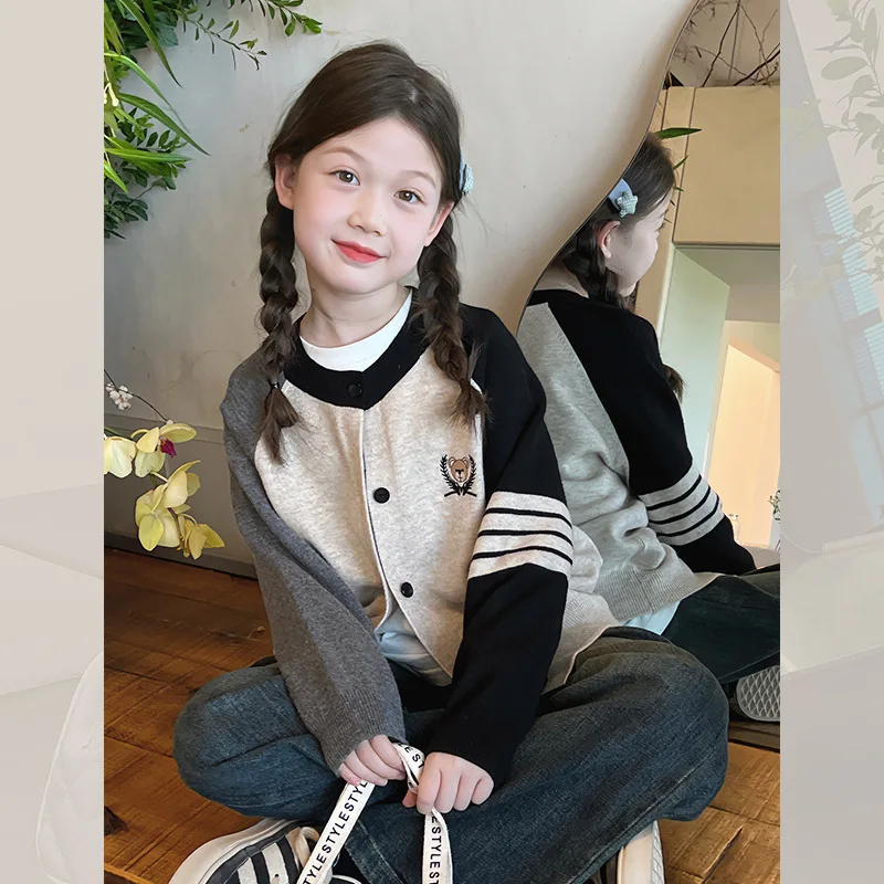 

2025 New Autumn and Winter Children's Contrasting Striped Stylish Small Round Neck Knitted Single Row Button Cardigan