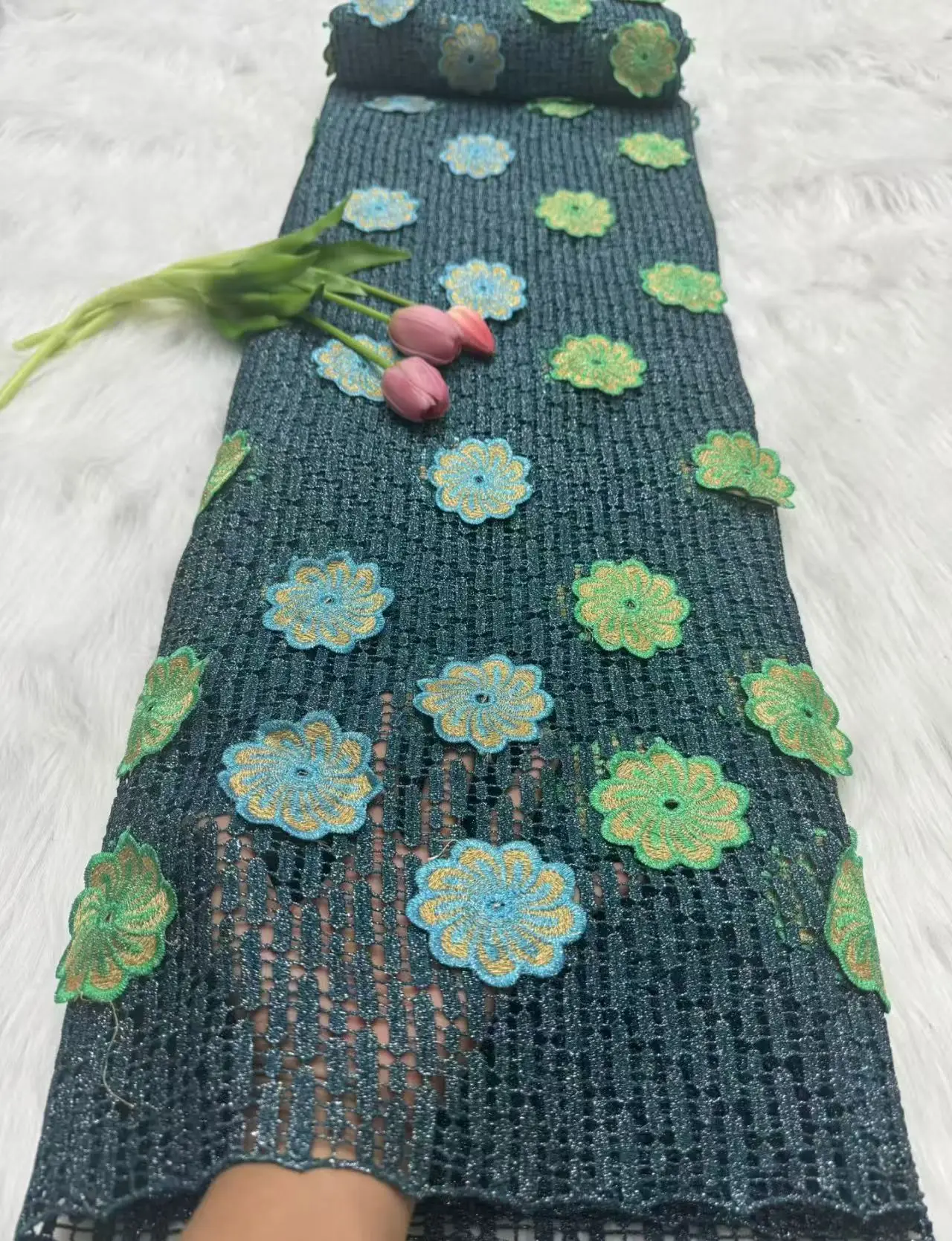 Tessuto di pizzo di seta di latte nigeriano Tessuto di pizzo cavo africano 2025 Materiale di pizzo solubile in acqua di alta qualità per cucito di nozze