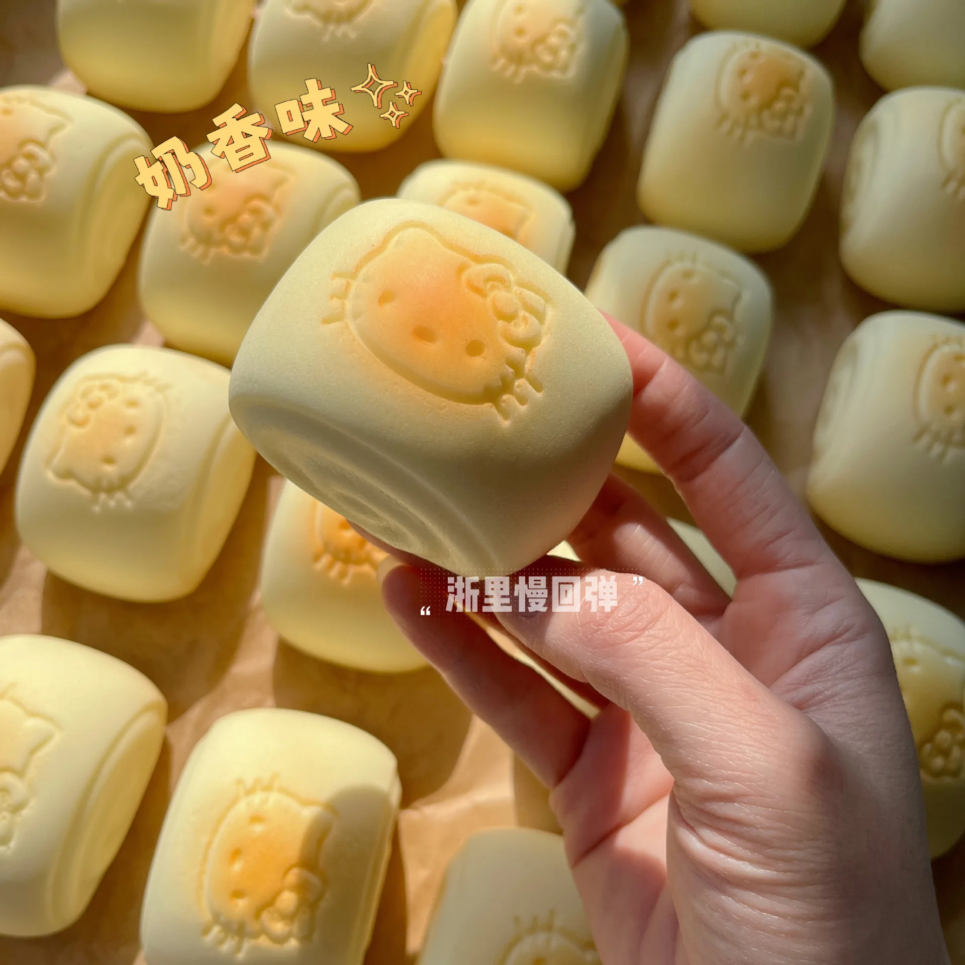 Juguetes Antiestrés de Hello Kitty de Sanrio, Súper Pegajosos y Suaves, con Sabor a Leche, de Levantamiento Lento, Regalos