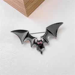 Punk Red Eyes Black Color Bat Brooches For Women Men Gothic Retro Flying Bat Enamel Pins Animal Badge Halloween Party Jewelry