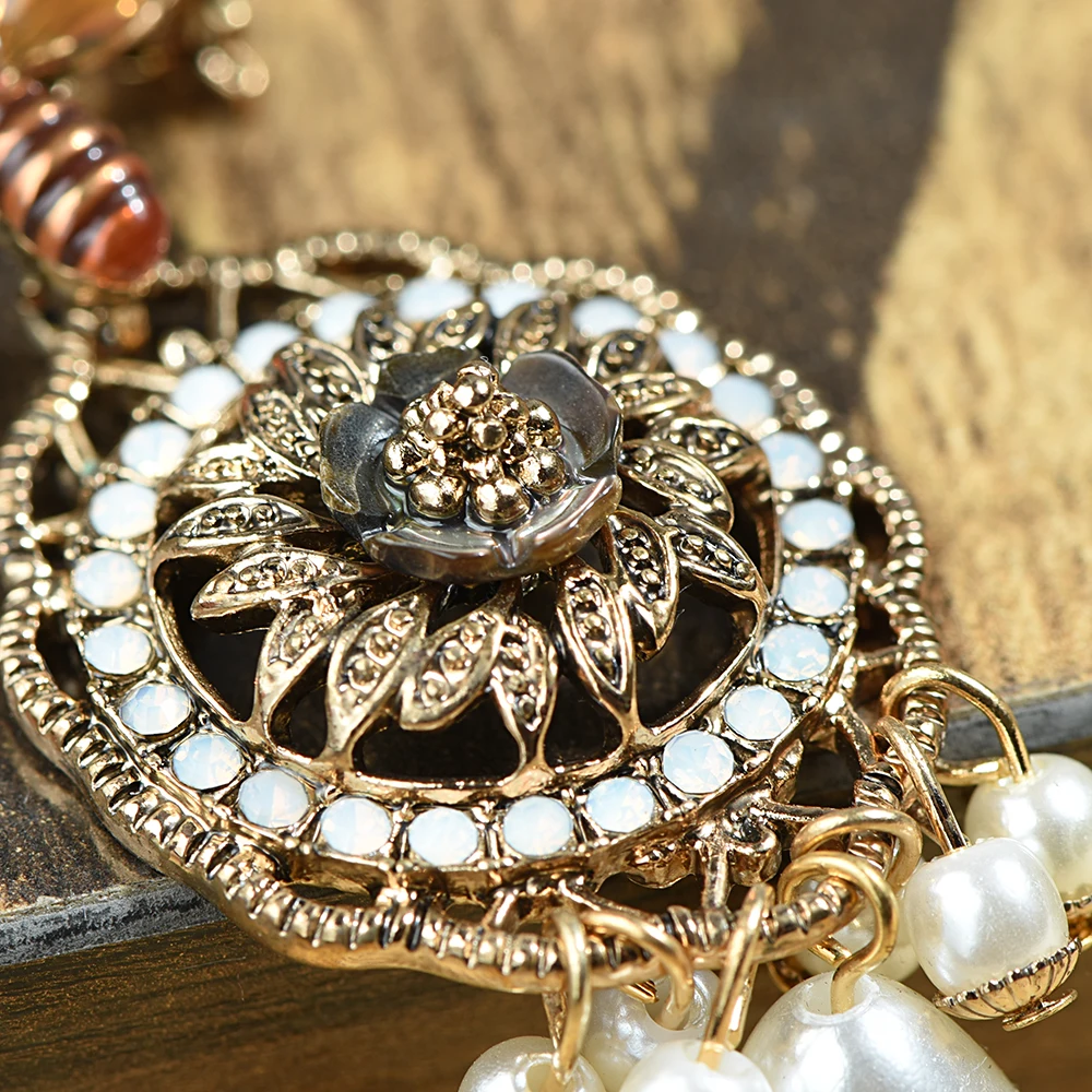 ICEY Vintage Gold Enamel Bee Rhinestones Flower Wreath Pearl Tassel Brooch  New year gift