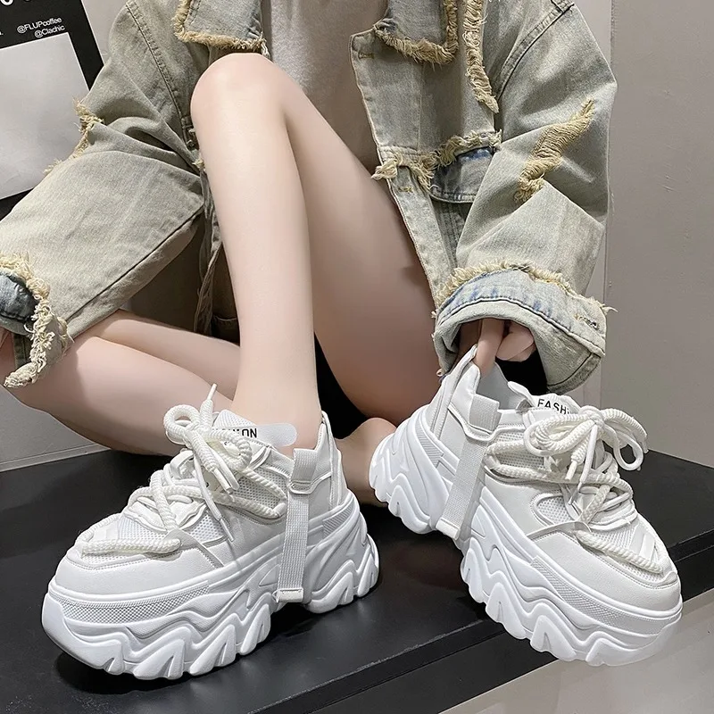 Sepatu jaring bersirkulasi kasual Platform wanita Sneakers Chunky musim panas baru 2024 sepatu hak tersembunyi Wedges 8CM sepatu santai wanita