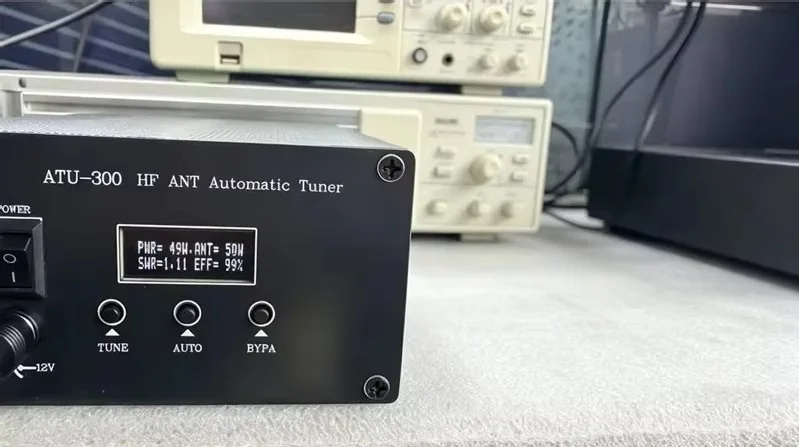 ATU-300W 1,8-54MHz Kurzwellen-Automatischer Antennentuner HF ANT Automatischer Tuner mit 0,91-Zoll OLED-Bildschirm – Detail 7