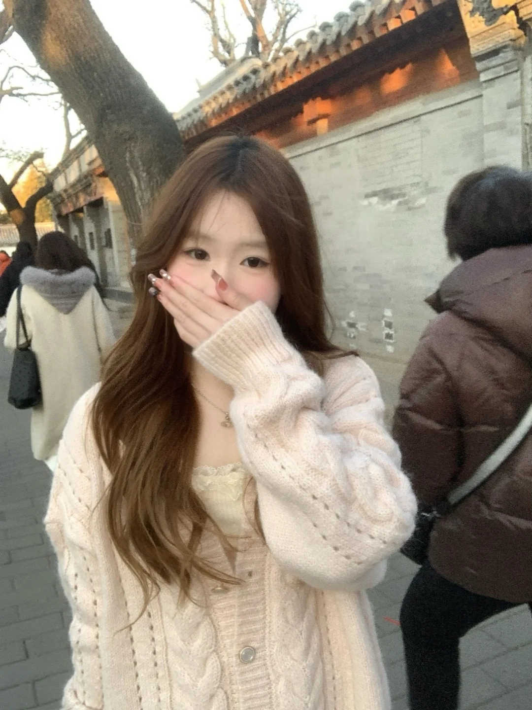 Słodki Różowy Sweter Rozpinany z Dekoltem w Serek, Damski Luźny Kardigan z Wzorem Twist, Odmładzający, Idealny na Zimę, do Noszenia na Co Dzień