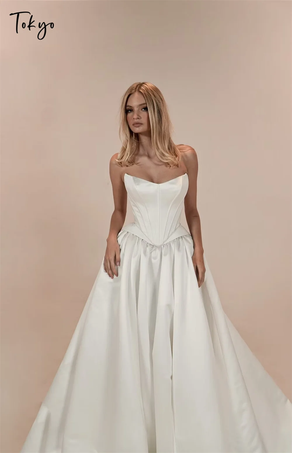 Tokyo Customized Elegant Strapless Wedding Dresses Sleeveless A-Line Satin Bridal Gowns 2025 White Court Train Wedding Gowns