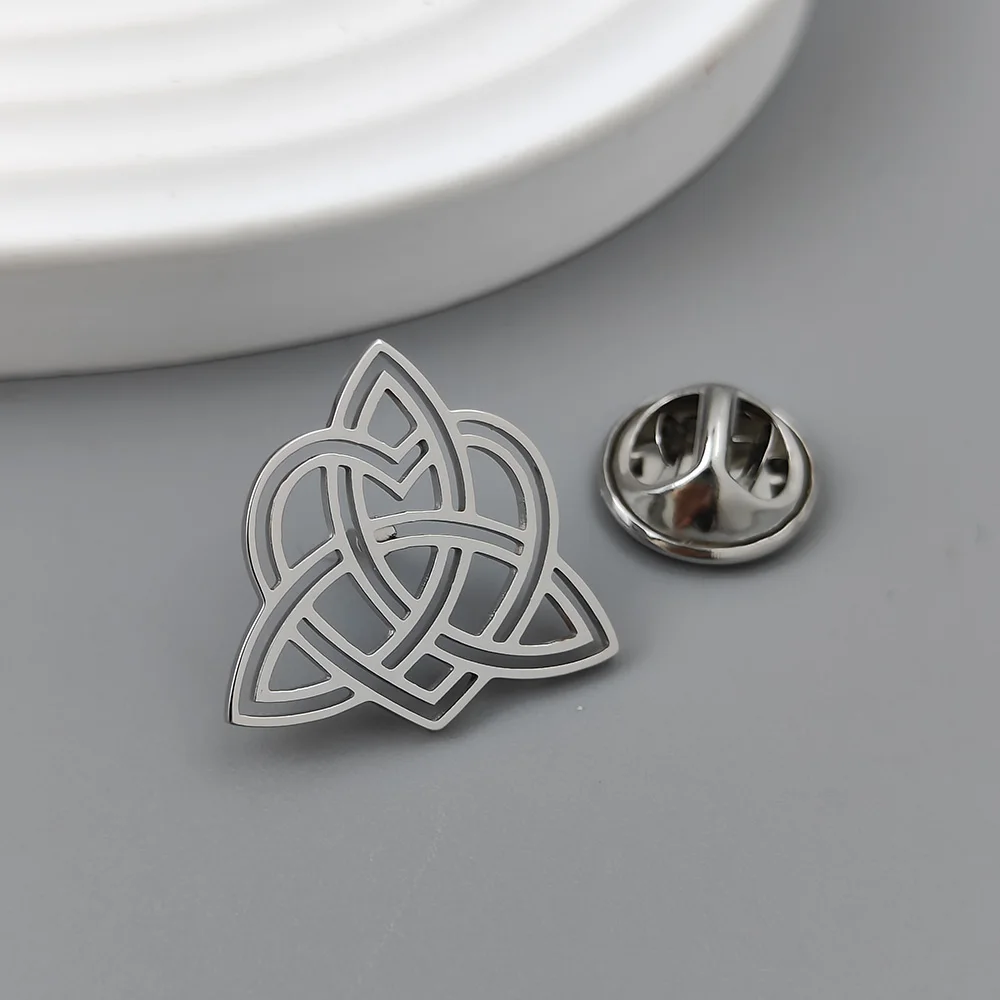 Celtic Day gold-plated badge, women's anti-exposure buttons, suit lapel pin, men's collar brooch, couple accessories