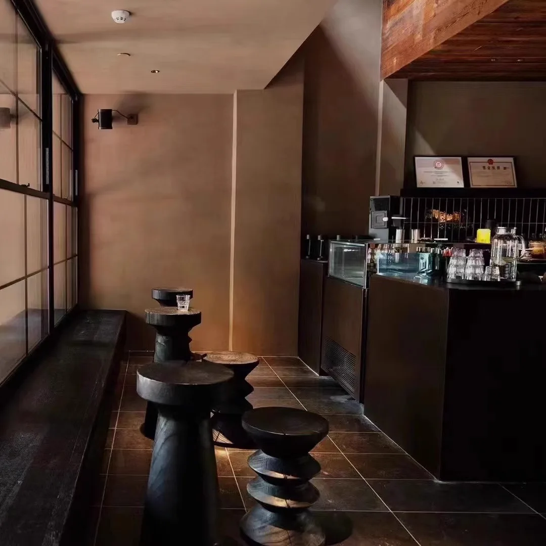 

Старый карбонизированный черный пирс из цельного дерева, угловой орнамент B & B, низкий табурет с резьбой по корню деревянного ворса, табурет для смены обуви, журнал S