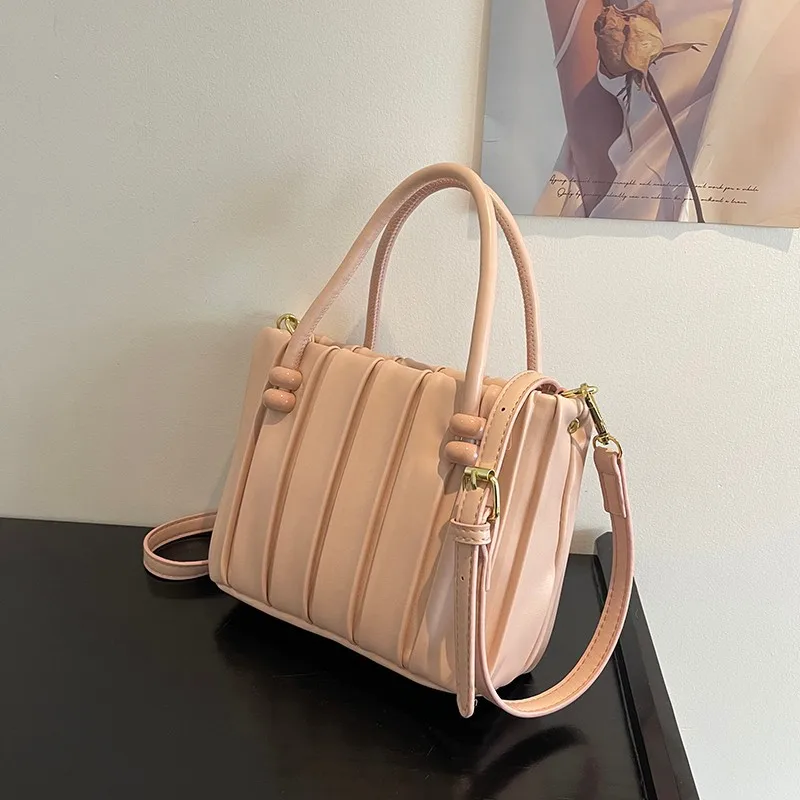 

​ Новинка 2023 года, маленькая квадратная женская сумка, нишевый дизайн, повседневная сумка через плечо, многосторонняя сумка через плечо для повседневного и отдыха ​