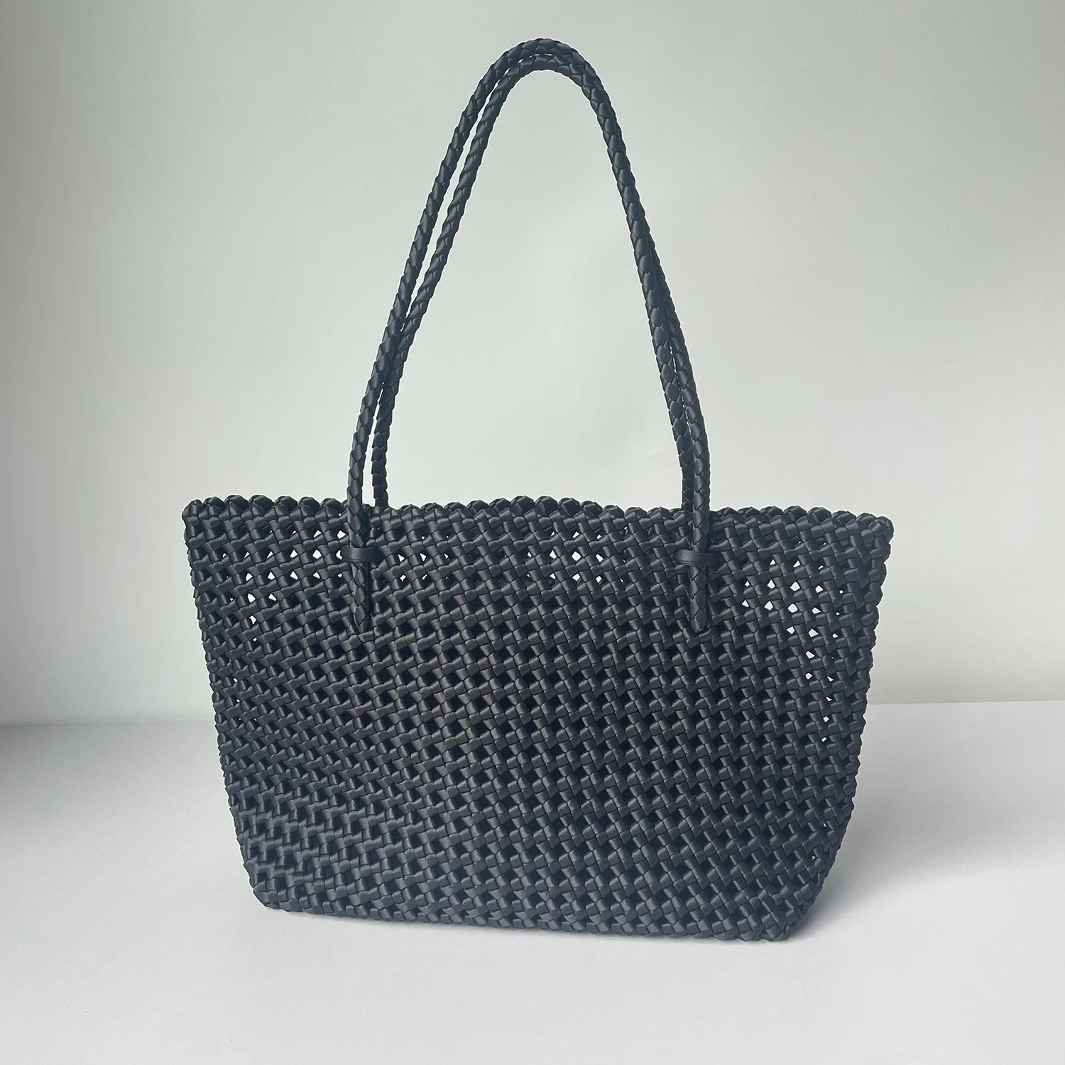 

Hollow woven tote bag 2025 new niche design nylon large capacity casual vacation style women's fashion hand-held shoulder bag