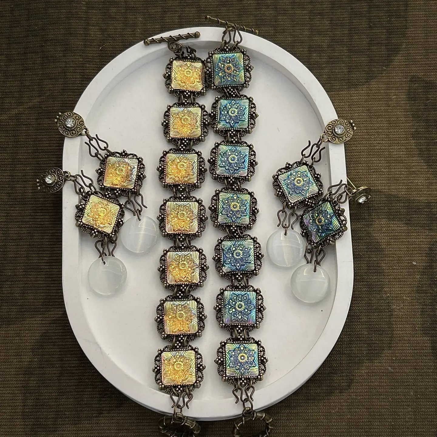 Vintage Court Style Blue Iridescent Embossed Jewelry Set Antique Bronze Distressed Bracelet Earrings Women Accessories 0046