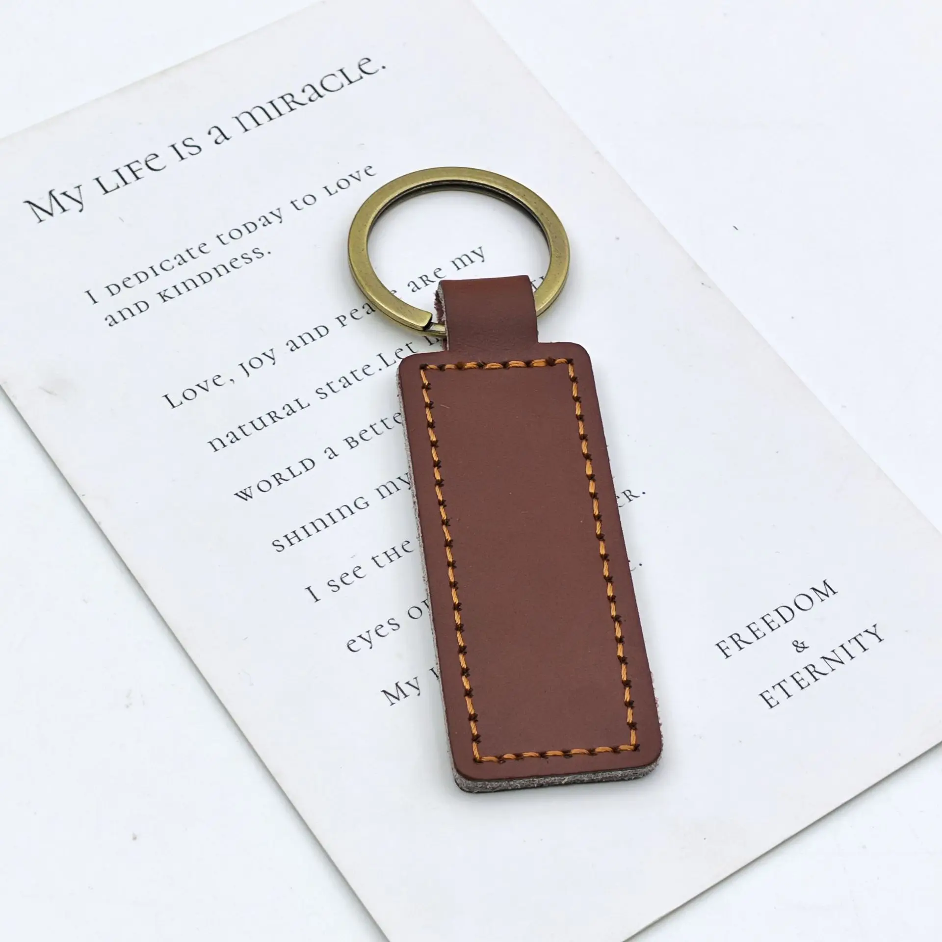 Maßgefertigter Retro-Schlüsselanhänger aus Rindsleder, Handgemachter Leder-Schlüsselring für Auto und Tasche, Gravierter Schlüsselanhänger, Zubehör in Verschiedenen Farben, Kreative Geschenke – Detail 10