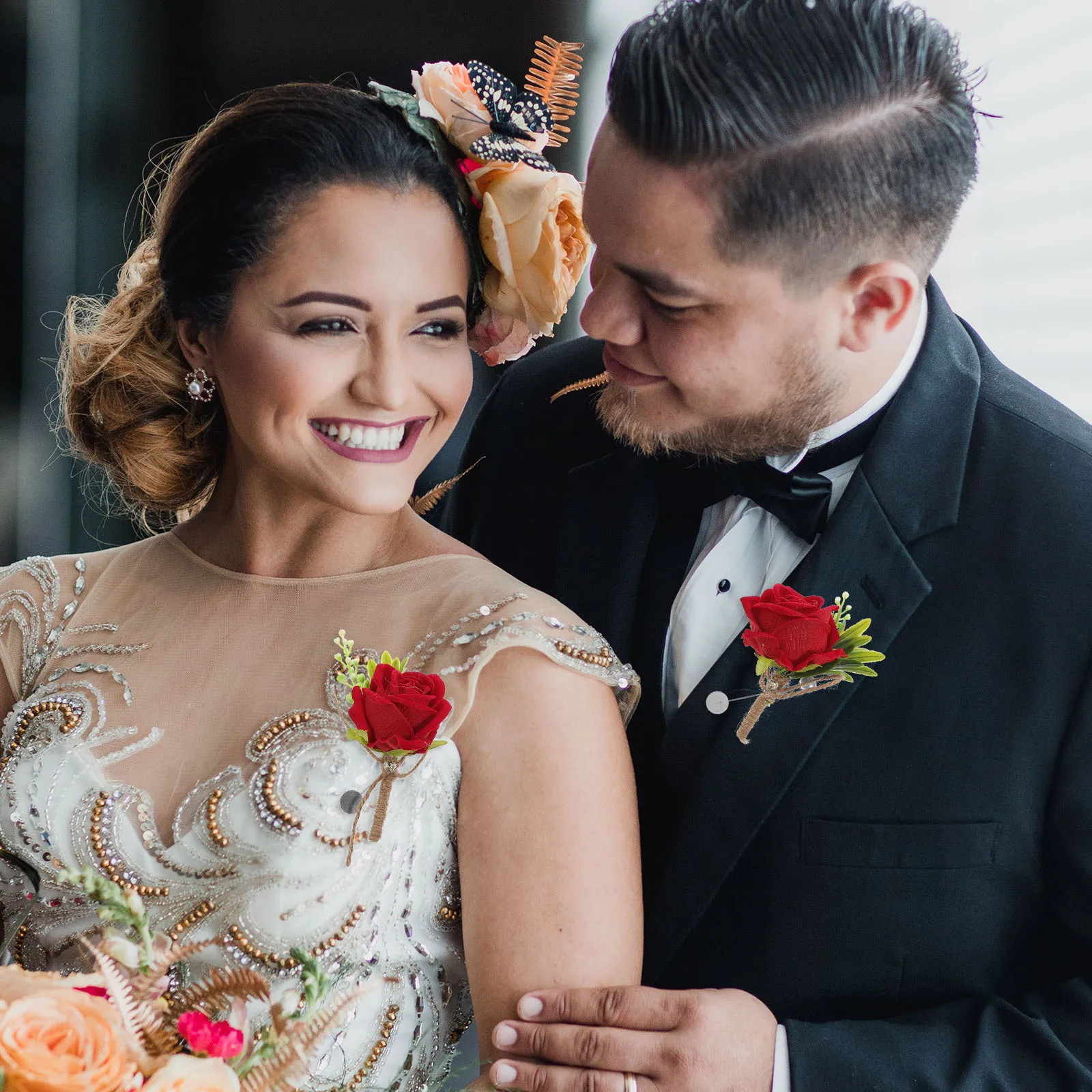 

2Pcs Artificial Flower Boutonniere Premium Simulated Rose Groom Bride Wedding Decoration Suit Accessory Floral Pin Prop