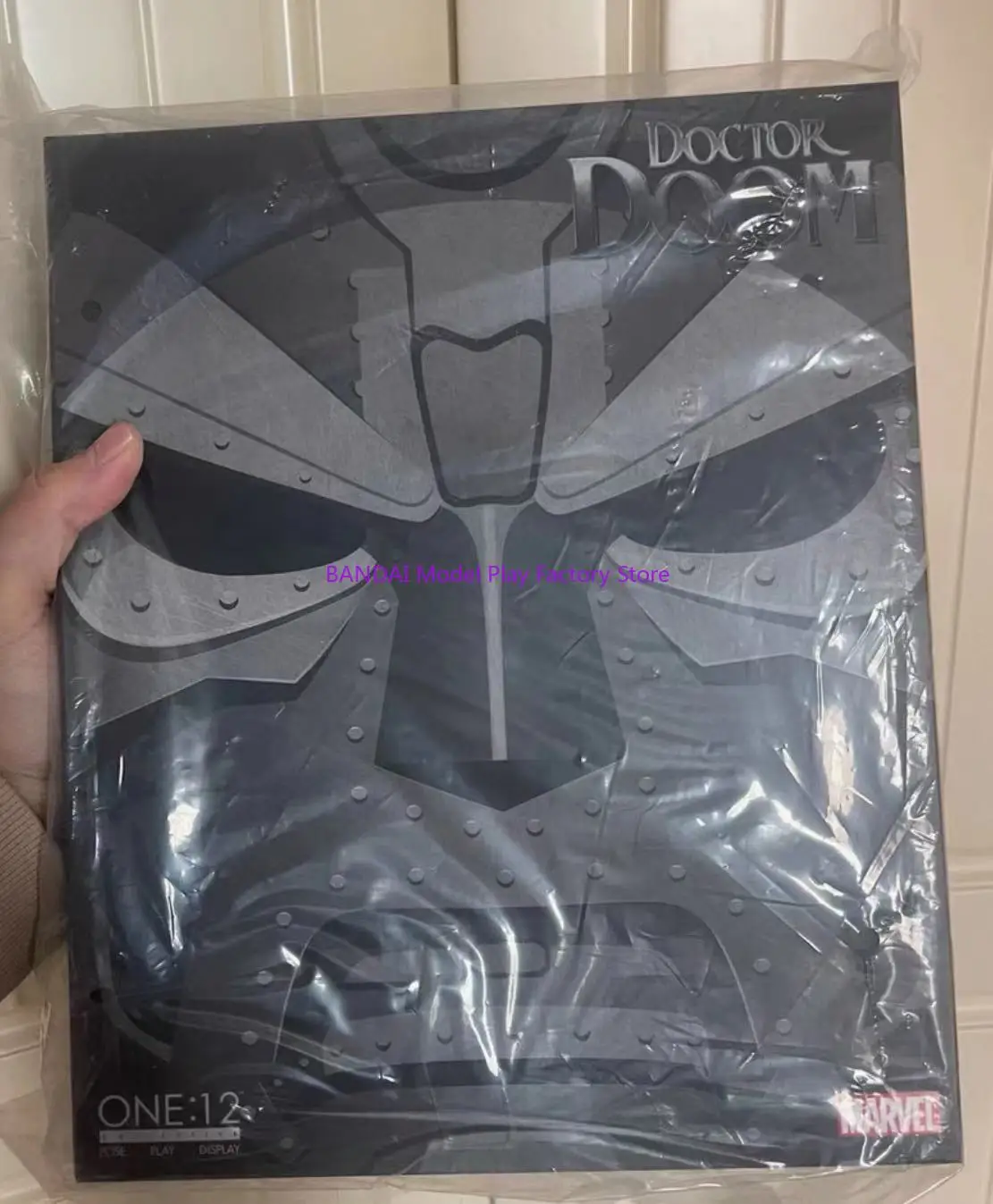 

In Stock 100% Original Mezco Toyz One: 12 Doctor Doom Toy Line Gifts