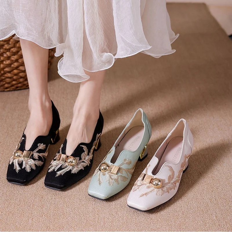 Elegant Embroidery Pattern Pumps Women Spring Autumn Comfort Thick Heel Square Toe Loafers for Woman Metal Detor Shoes Female