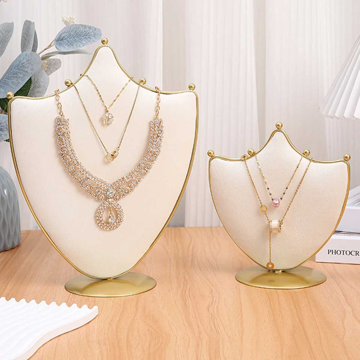 

Shield-Shaped Gold Metal Necklace Display Stand - Velvet Lined Organizer with Multi-Size Options，Stable Base for Home Vanity