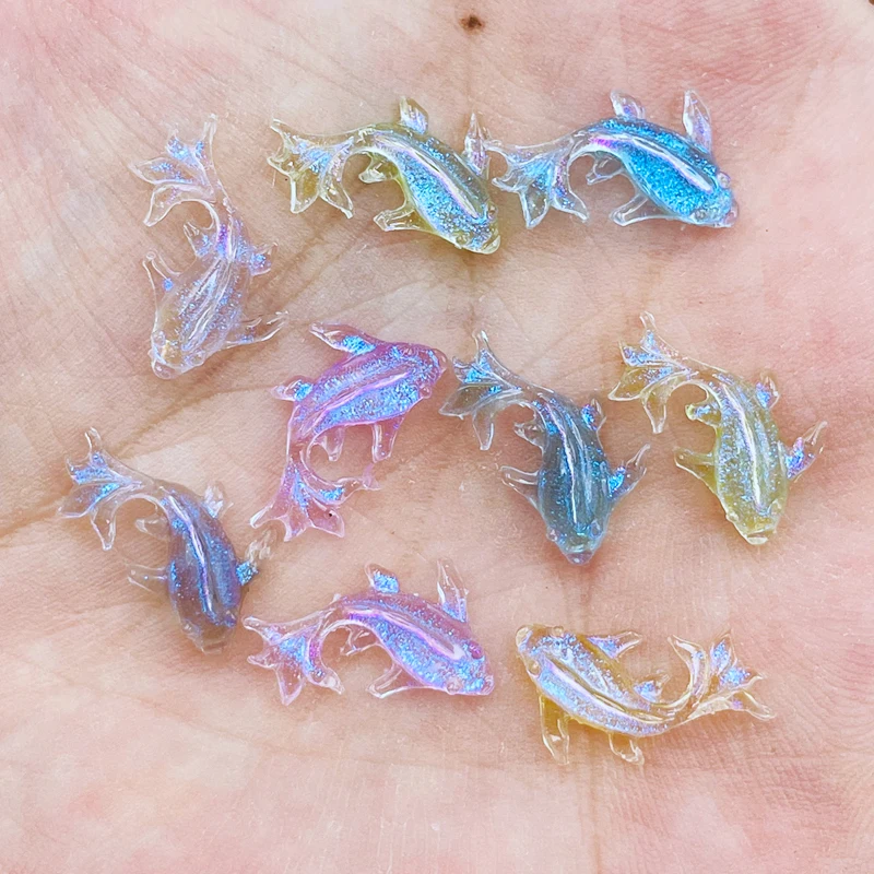 100Pcs Neue Nette Mini Glänzenden Goldfisch Harz Figurine Handwerk Flatback Cabochon Ornament Schmuck Machen Zubehör