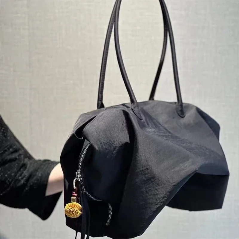 Koreanische schwarze Nylon-Handtasche, große Kapazität, minimalistische Damen-Einkaufstasche, modische Computer-Umhängetasche mit mehreren Fächern, Reisetasche – Detail 3
