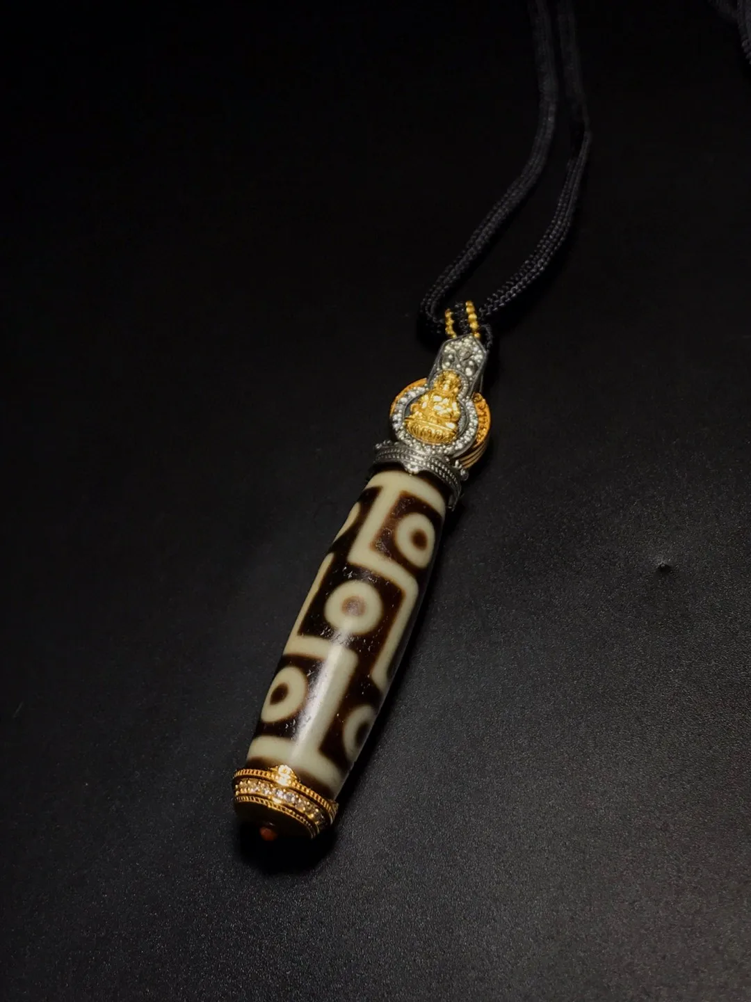 Tibetan 925 silver gilt yellow God of Wealth inlaid fold line nine-eye agate dzi bead pendant necklace pendant jewelry 63mm