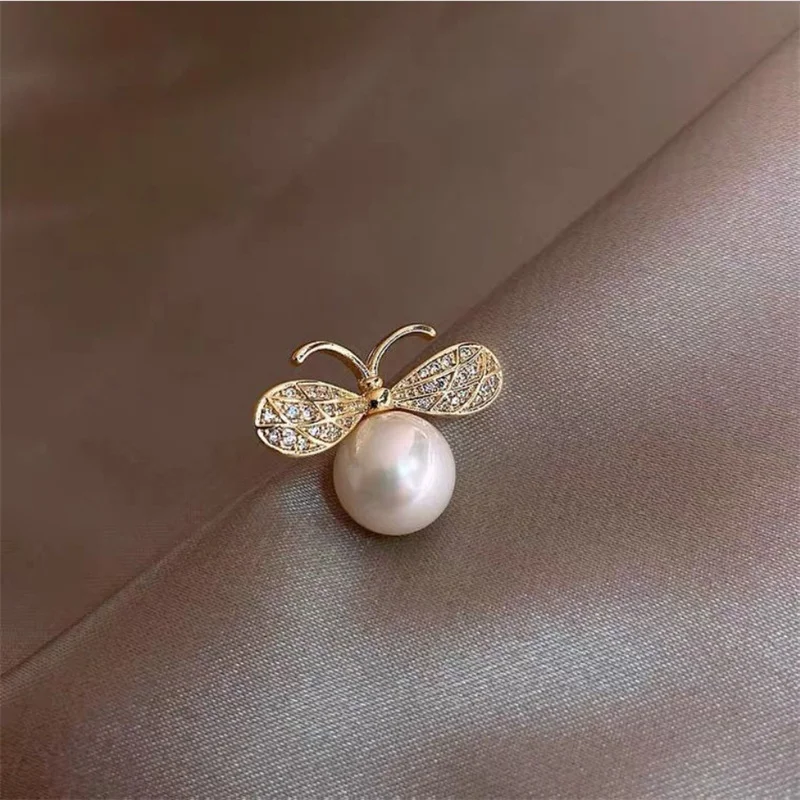 Cute Little Bee Insect Brooch for Women Men Yellow Crystal Pearl Lapel Pins Suit Shirt Corsage Party Office Jewelry Gifts