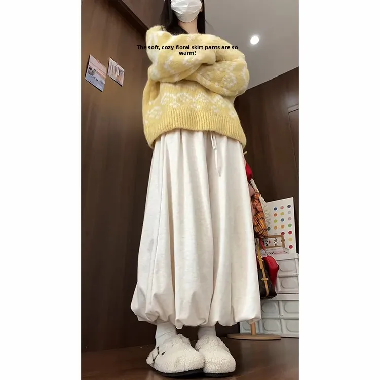 Celana Rok Wanita Korea Warna Putih Susu Lembut untuk Musim Gugur dan Musim Dingin dengan Motif Bunga Gantung
