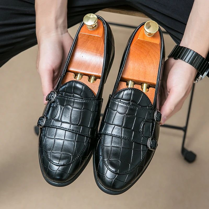 

Мужские кожаные туфли с двойной пряжкой, в корейском стиле, с заостренным носком, повседневные и непринужденные, модные туфли Mengke.