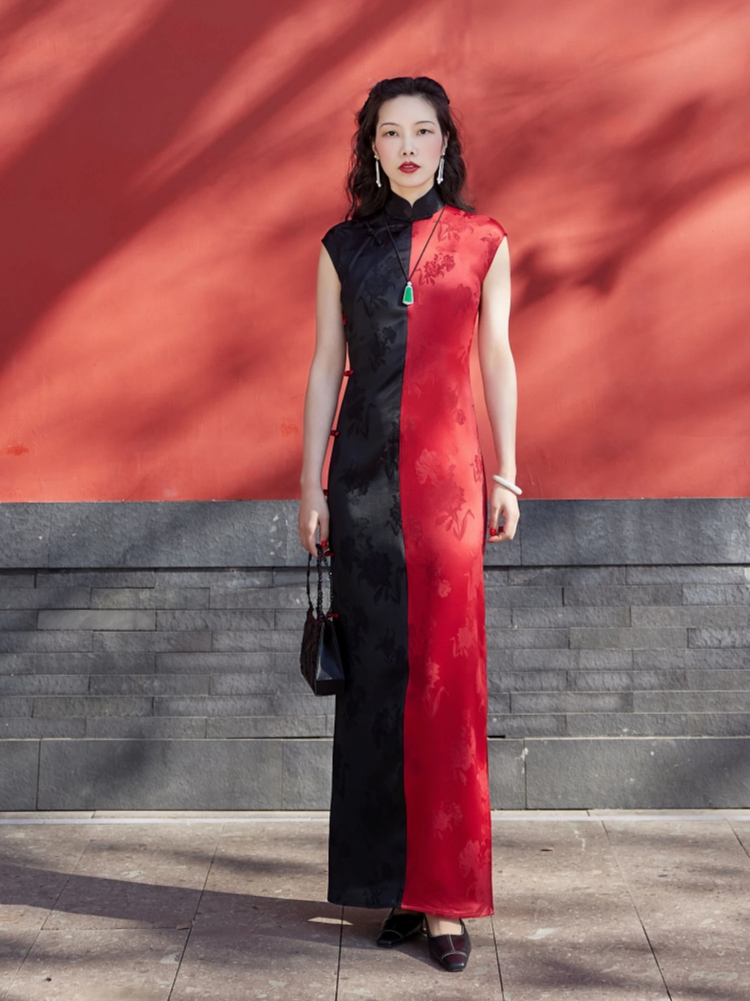 

Новинка: Традиционное китайское платье-ципао в стиле ретро из ацетатного сатина, полностью расшитое, в винтажном стиле, от Top Ulara