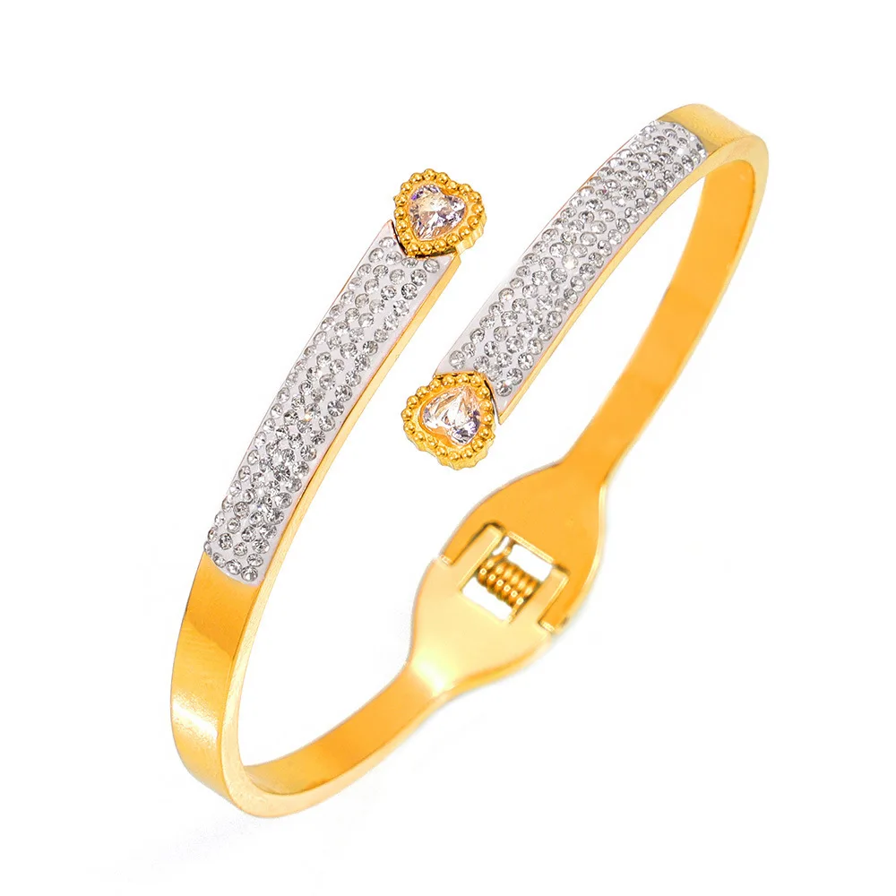 zircon -encrusted bracelet in a fashionable luxurious style gold-plated jewelry in the shape of a heart