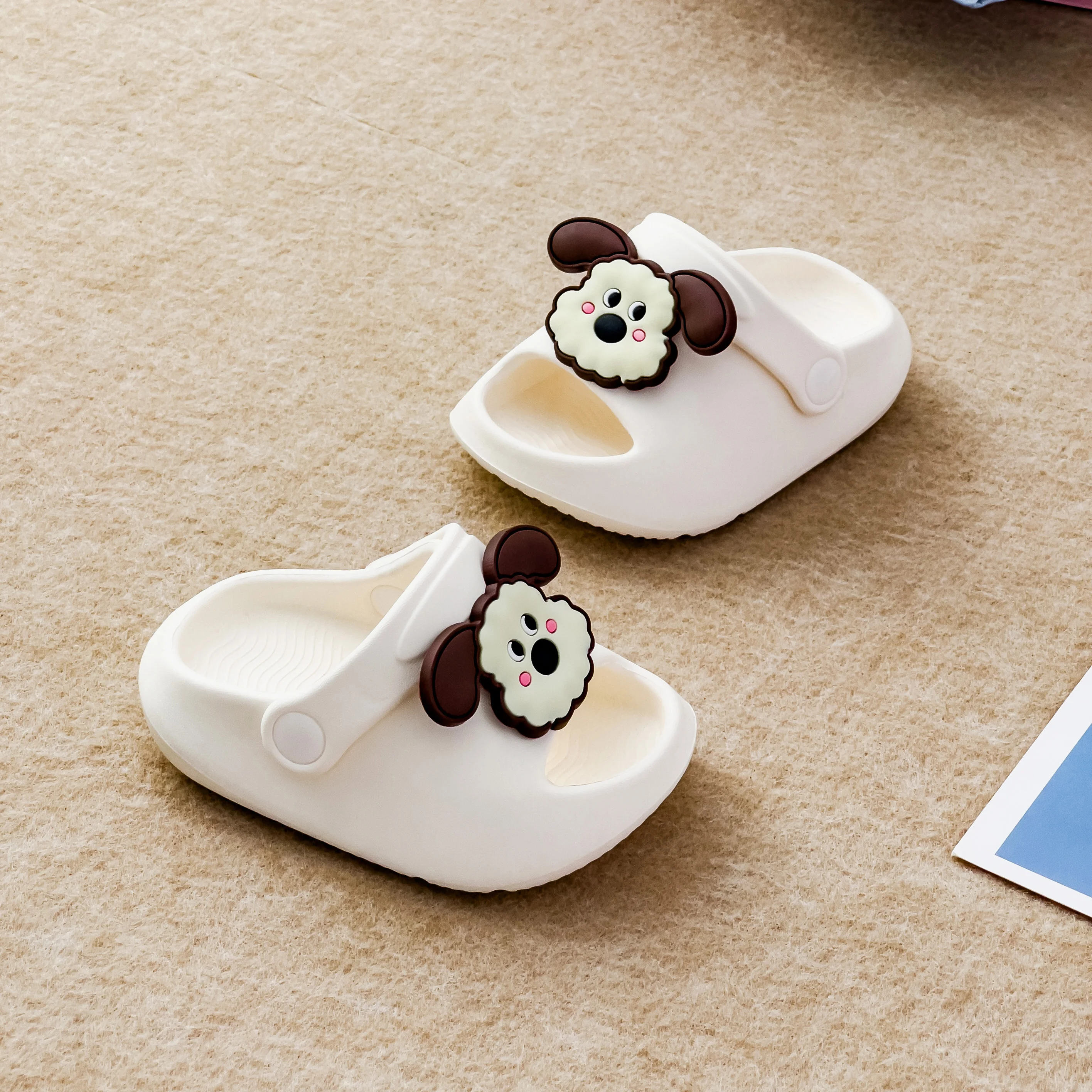 

Children's slippers cute cartoon boys and girls baby children's shoes middle-aged children parent-child cool slippers summer