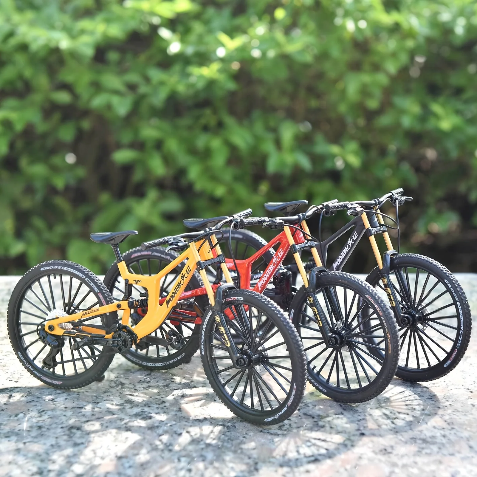 Modèle de vélo de montagne en alliage à l'échelle 1:6, jouet d'engrenage réaliste avec amortisseurs avant et arrière pour les amateurs de vélos