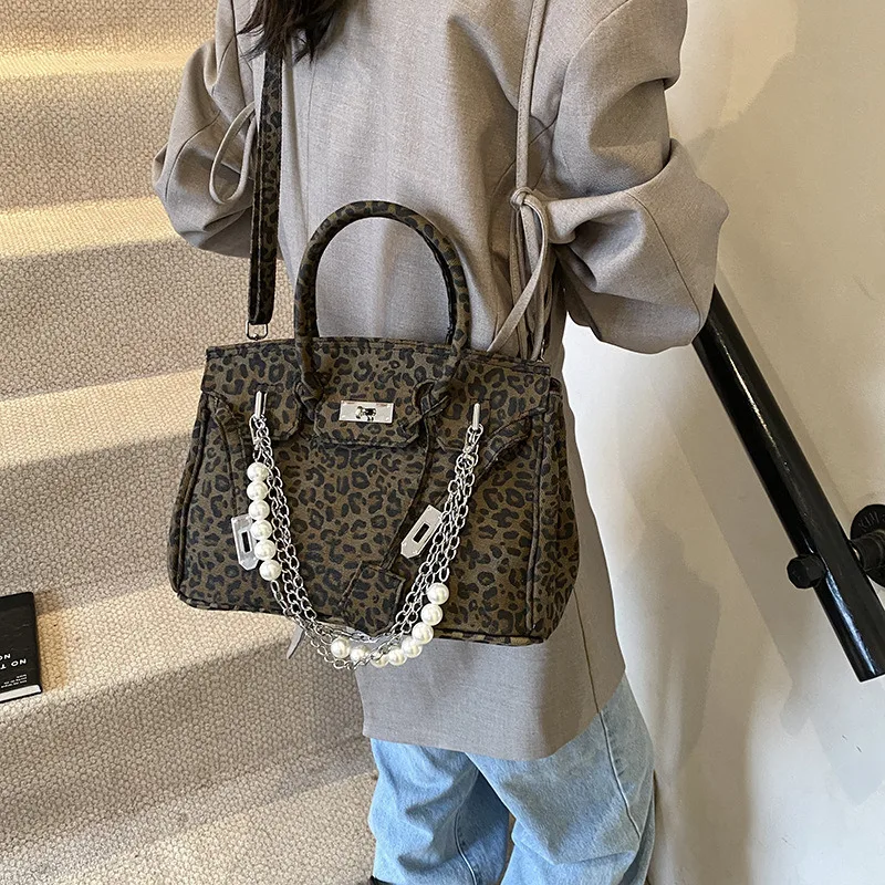 Large Capacity Handbag 2024 Autumn and Winter Popular Leopard Print High-end Pearl Chain Platinum Bag Commuter Crossbody Bag